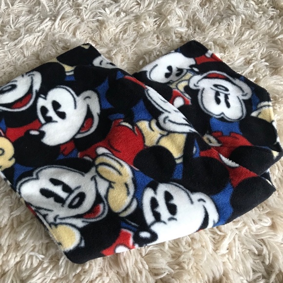 Fleece Mickey Mouse Scarf. - Picture 2 of 3